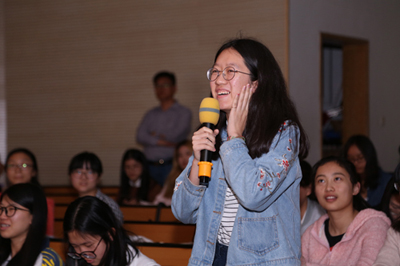 互动环节员工提问.JPG